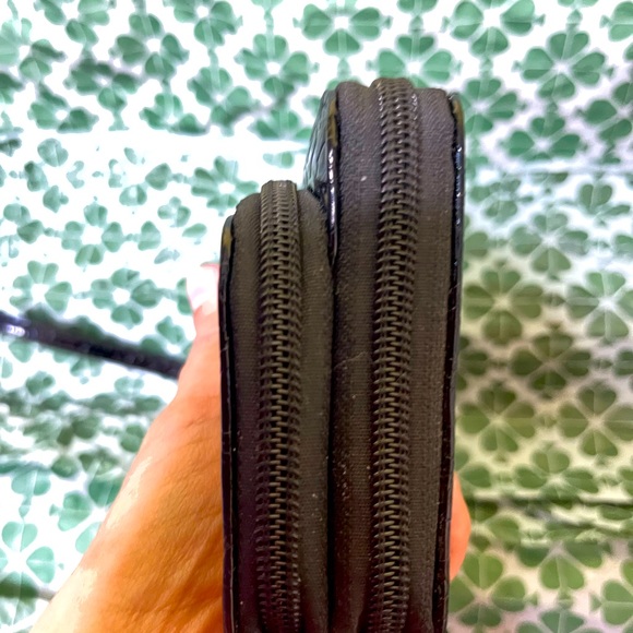 New Keneth Cole Double Pouched Wristlet in Pristine Condition! - Picture 6 of 15